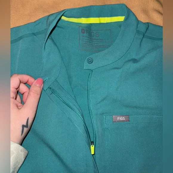 FIGS Women's Cactus Montex - Mock
Neck Scrub Top
S - Cactus - Regular - Picture 3 of 4